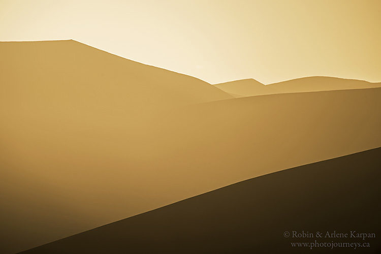 The Red Sand Dunes In Namibia by José Gieskes Fotografie