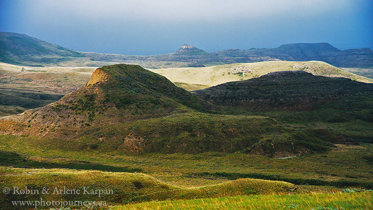 Badlands in Grasslands National Park, Saskatchewan, from Photojourneys.ca