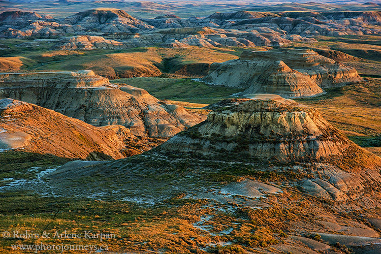 Badlands in Grasslands National Park, Saskatchewan, from Photojourneys.ca