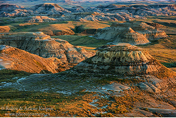 Badlands in Grasslands National Park, Saskatchewan, from Photojourneys.ca