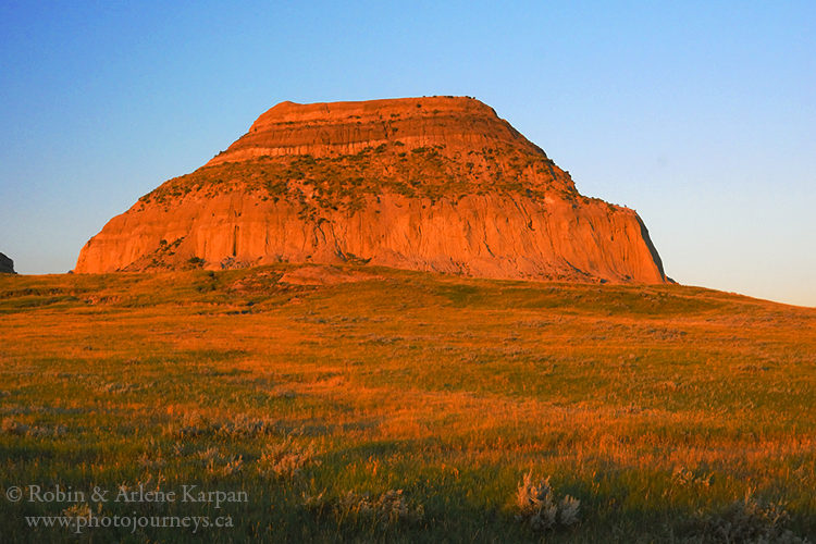 Castle Butte in Big Muddy Badlands, Saskatchewan from Photojourneys.ca