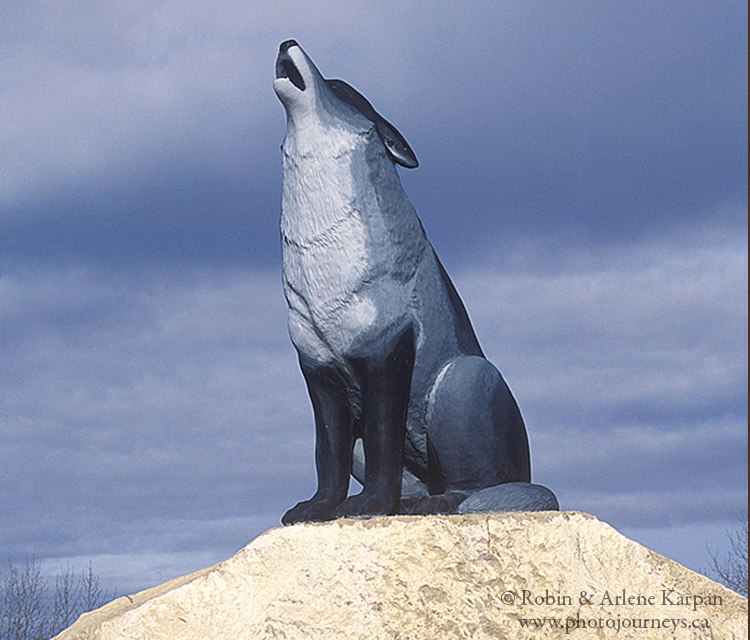 Spiritwood wolf statue