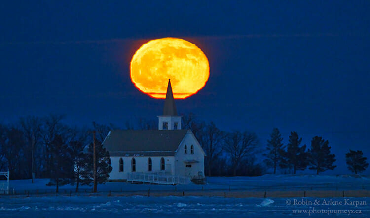 Moonrise in Saskatchewan, winter photography