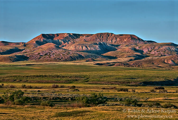 10 Amazing Spots for Sunrise and Sunsets in Saskatchewan 12 70-Mile Butte, Grasslands National Park, Saskatchewan