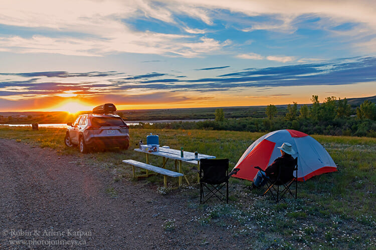 Car camping with a tent near the Red Deer River in Empress, Alberta: Photojourneys.ca