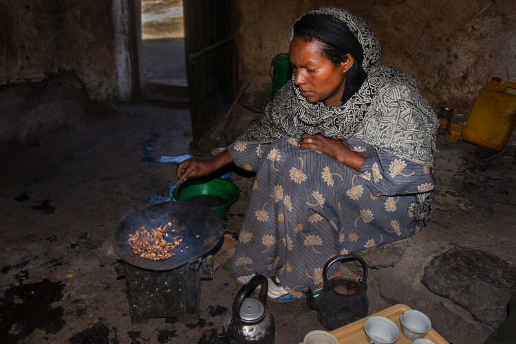 Roasting coffee beans, Ethiopia