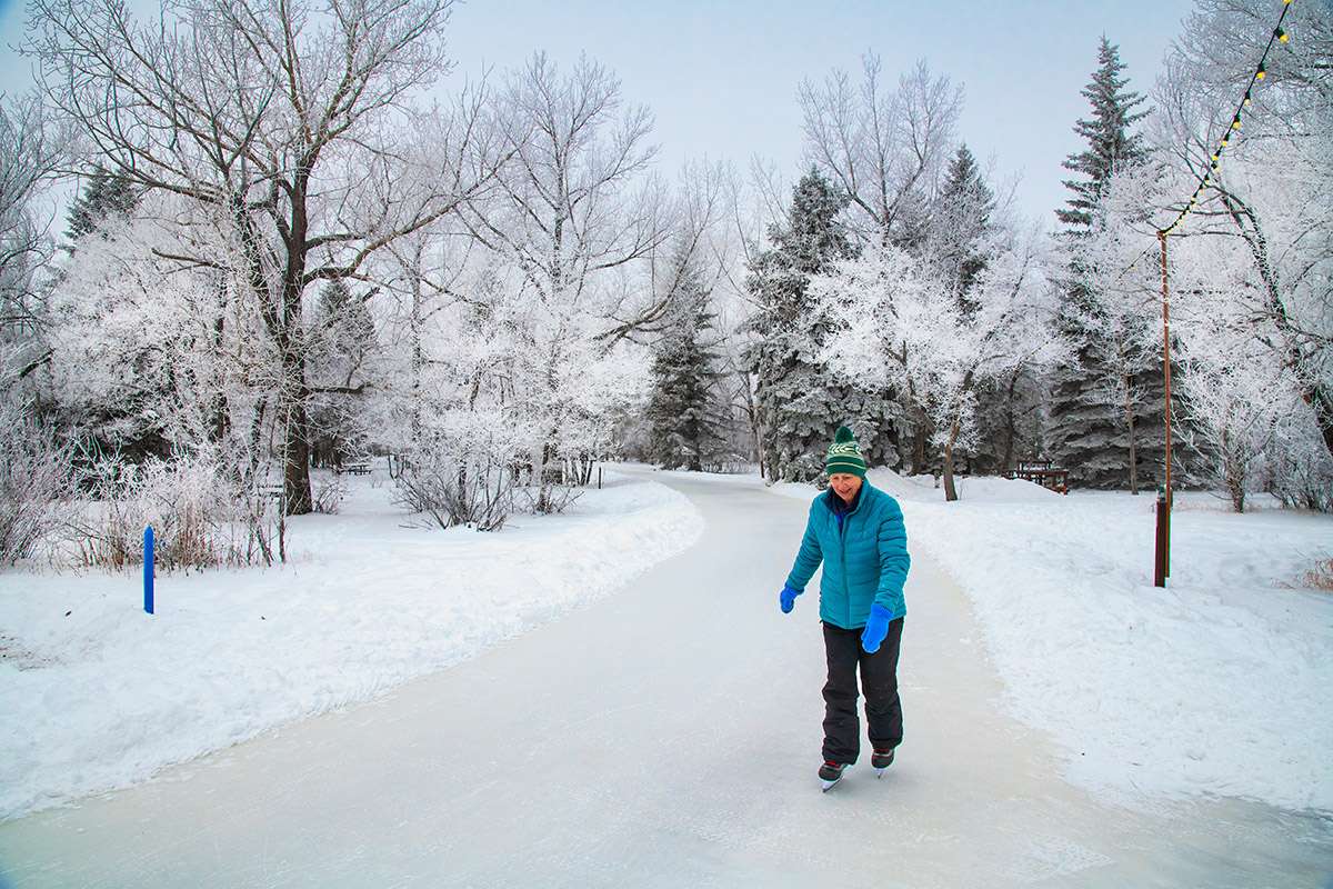 Ice skating at Echo Valley Provincial Park, Skate the Park